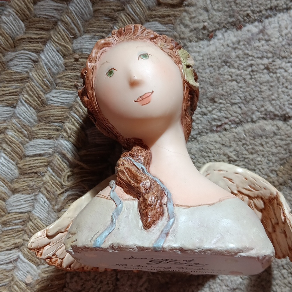Figurine angel.